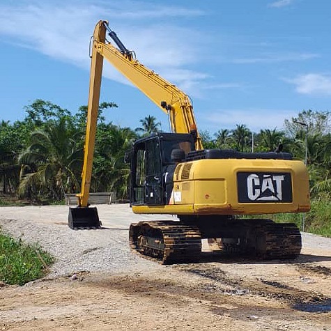 Caterpillar CAT320D2GC 15M Brazos largos para equipos de pavimentación con normas de seguridad