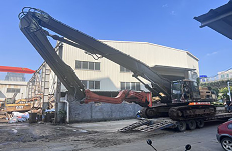 Excavadora EC480 con pluma de pilotaje de 16,8 m en el sitio de construcción del cliente